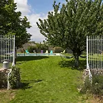 L'enclos Bleu, - Marais Poitevin Avec Piscine Chauffee *