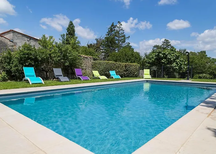 L'enclos Bleu, - Marais Poitevin Avec Piscine Chauffee Daire *