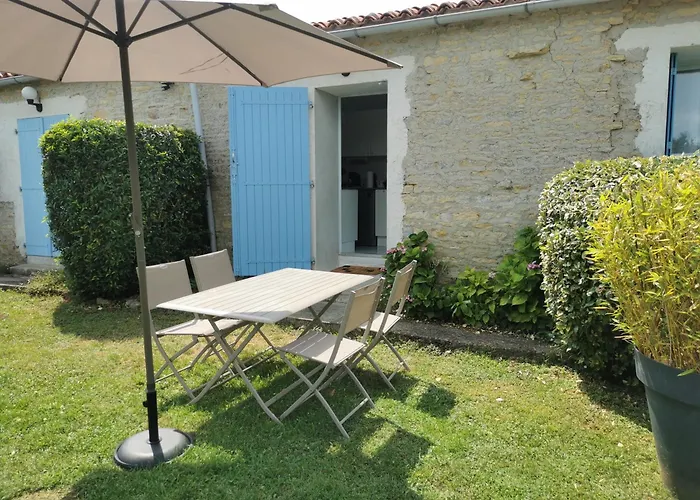 L'enclos Bleu, - Marais Poitevin Avec Piscine Chauffee *