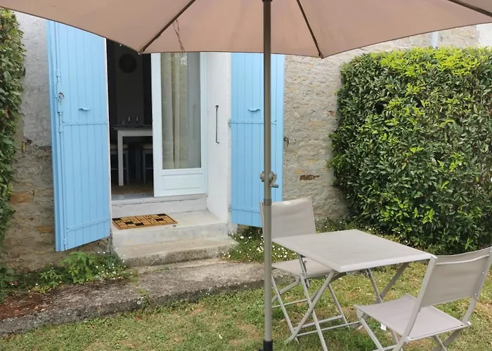 L'enclos Bleu, - Marais Poitevin Avec Piscine Chauffee *