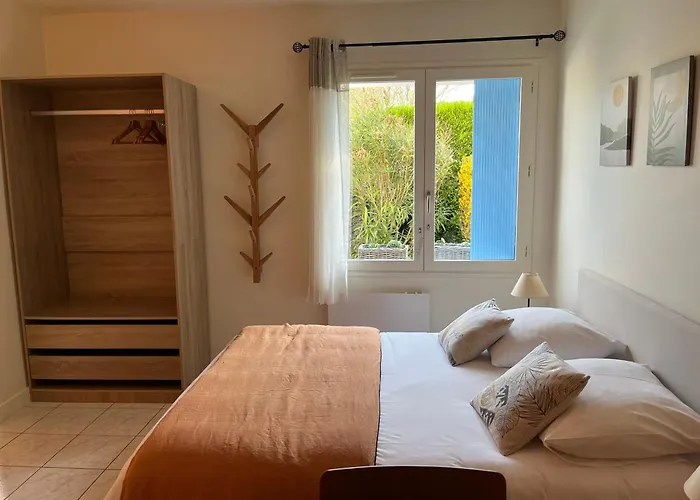 L'enclos Bleu, - Marais Poitevin Avec Piscine Chauffee *